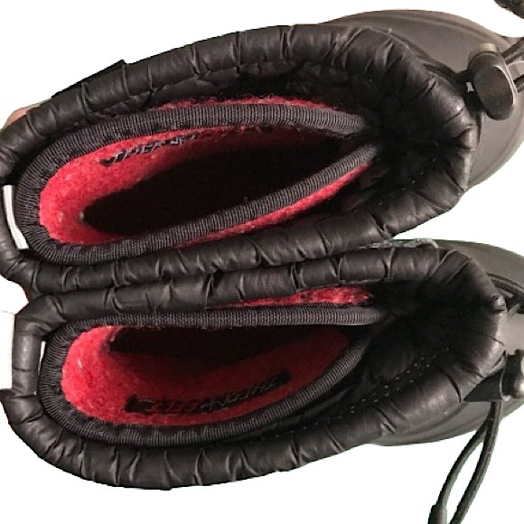 The North Face Youth Alpenglow IV Winter Boots - TNF Black & Grey, Kids Size 13 - Picture 9 of 12